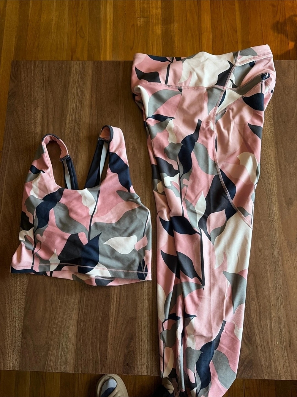 Ellie Pink Camouflage Sports Bra and Leggings Set Workout Full Set